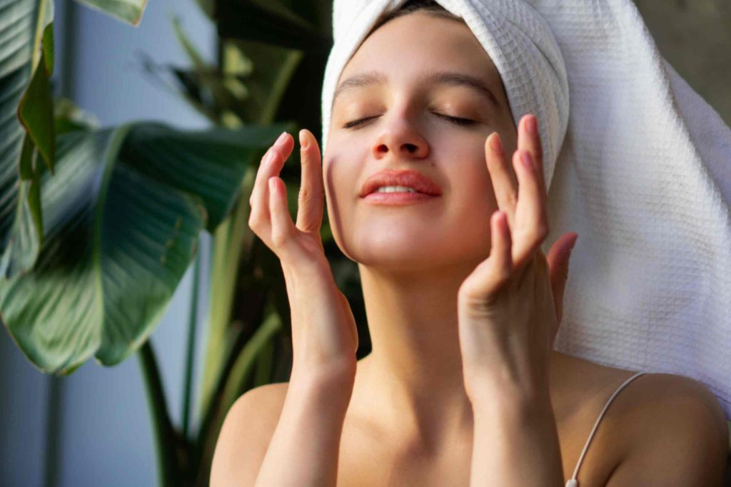 Combining Natural Skincare Routines with Clean Beauty for Lasting Radiance